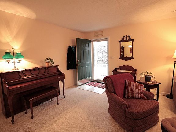 2nd image of 200 Wexview Ln