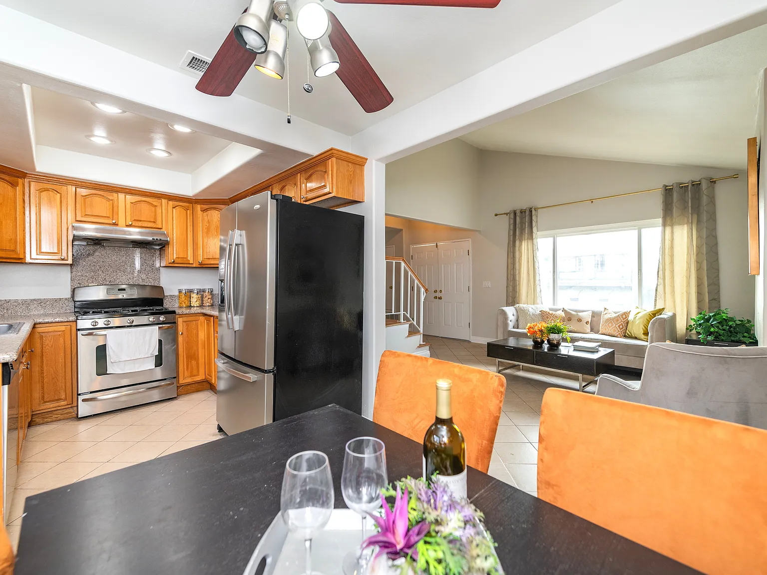 2 bed, 1.5 bath, 870 sqft, $2,600 — Photo 2