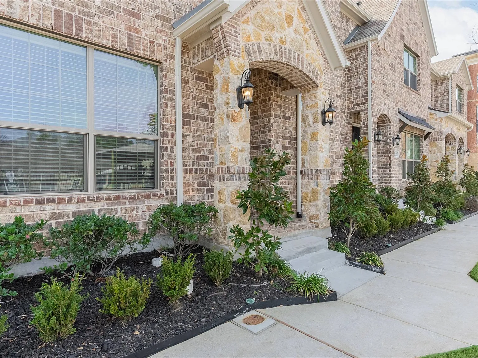 2225 Apex Dr — Photo 3