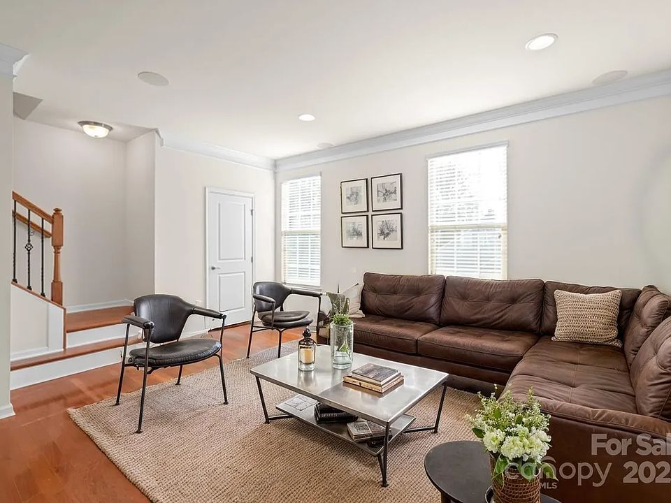 1st image of 1304 Queen Lyon Ct