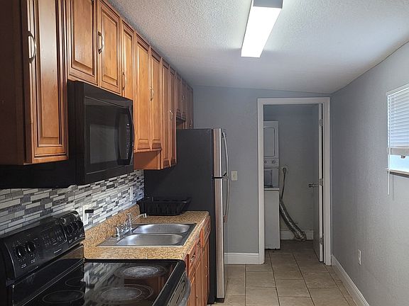 2nd image of 618-620 NW 10th Ave