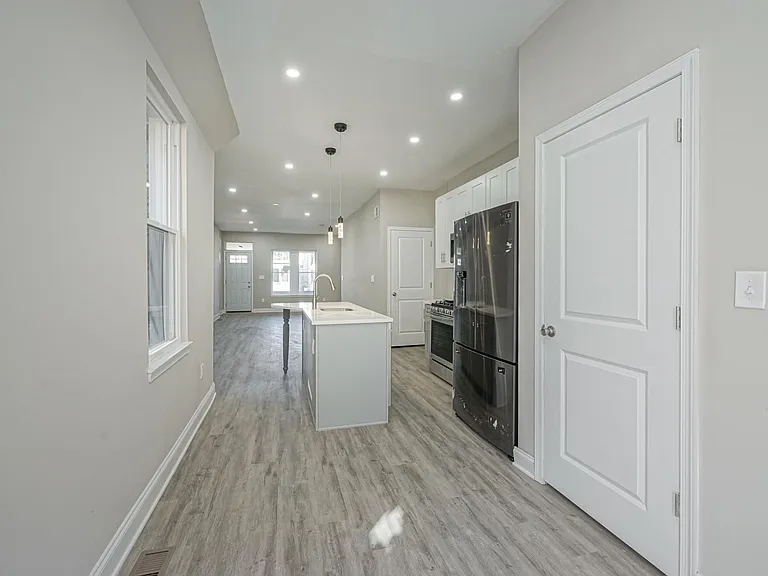1342 S 52nd St — Photo 5