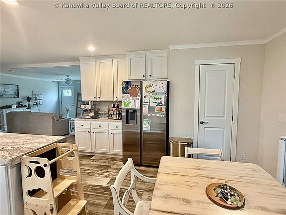 5th image of 202 Brook Ln