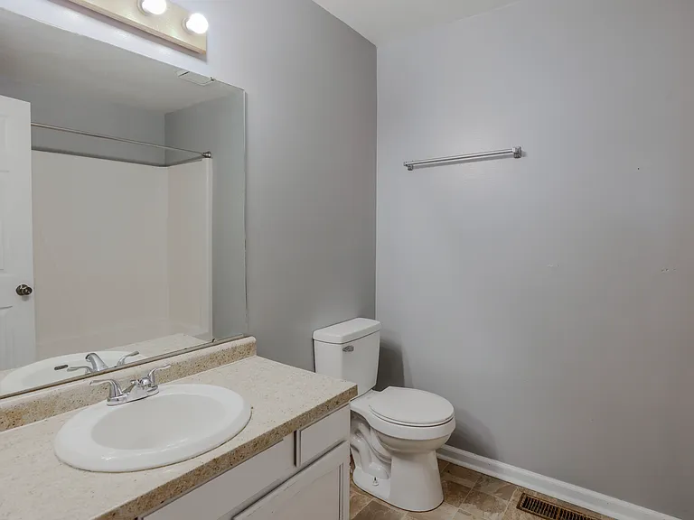 Tippecanoe Drive Apartments — Photo 19