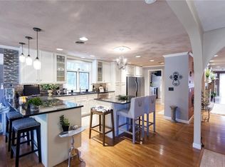 1 Baldwin Orchard Dr, Cranston, RI 02920