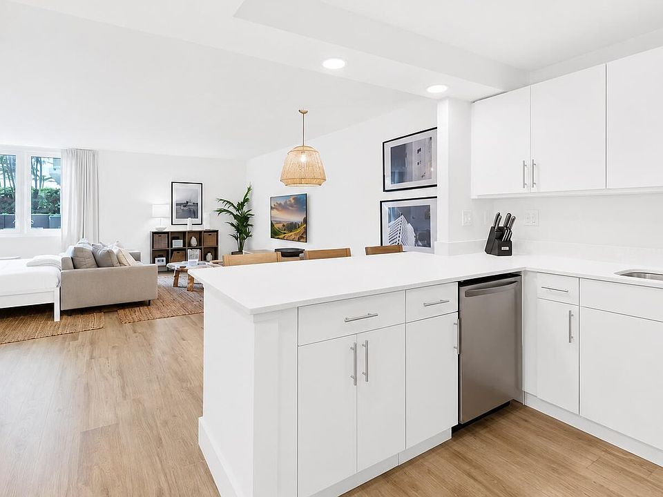 1st image of 2301 Collins Avenue #323
