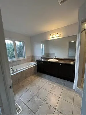 203 Ridley Cres — Photo 5