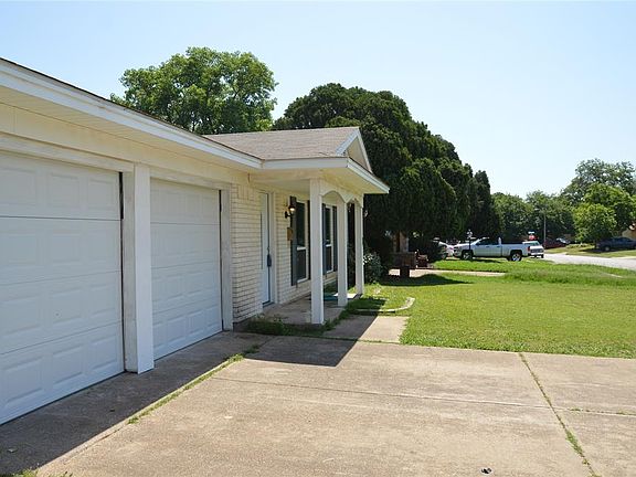 4th image of 706 Fayette Dr