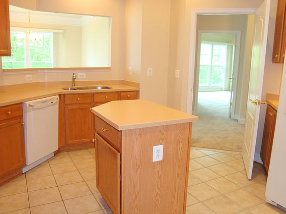 Kitchen w/Island