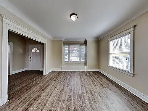 3rd image of 1000 W 22nd St