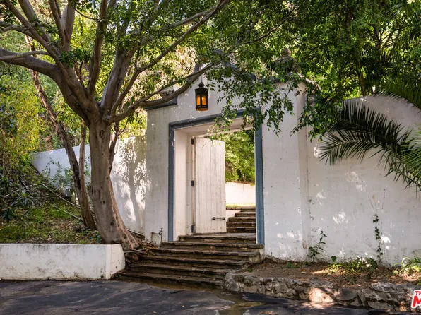 1196 Brooklawn Dr, Los Angeles, CA 90077