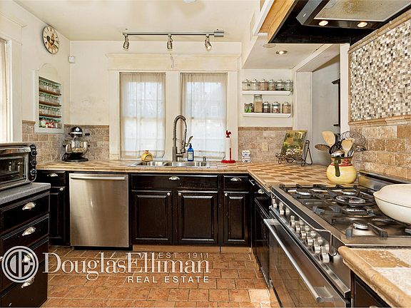 4th image of 82 Hillside Ave