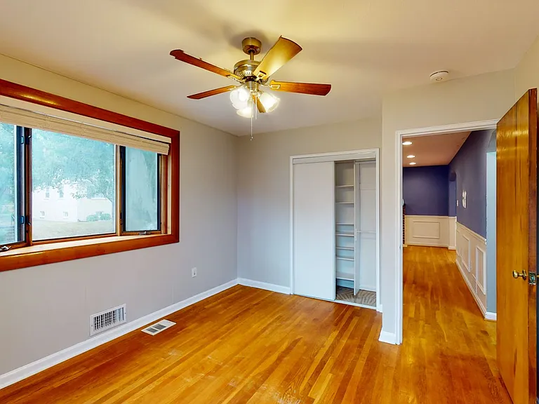 813 Hilltop Ter SE — Photo 10