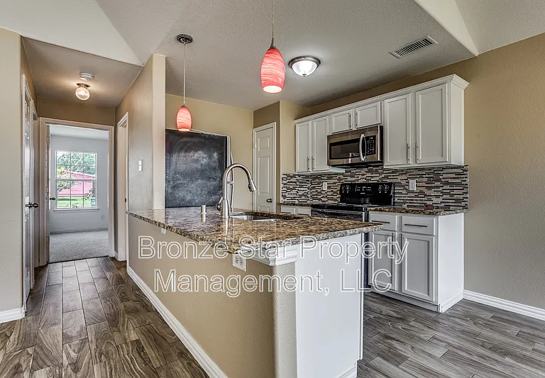 722 Seneca Dr — Photo 6