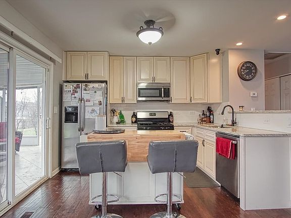 4th image of 4073 Bayside Dr