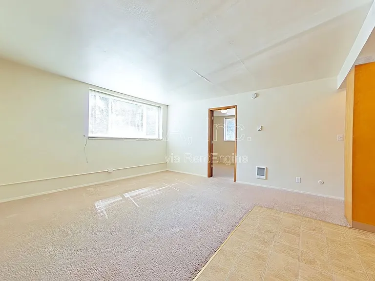 111 NW 11th St #3 — Photo 2