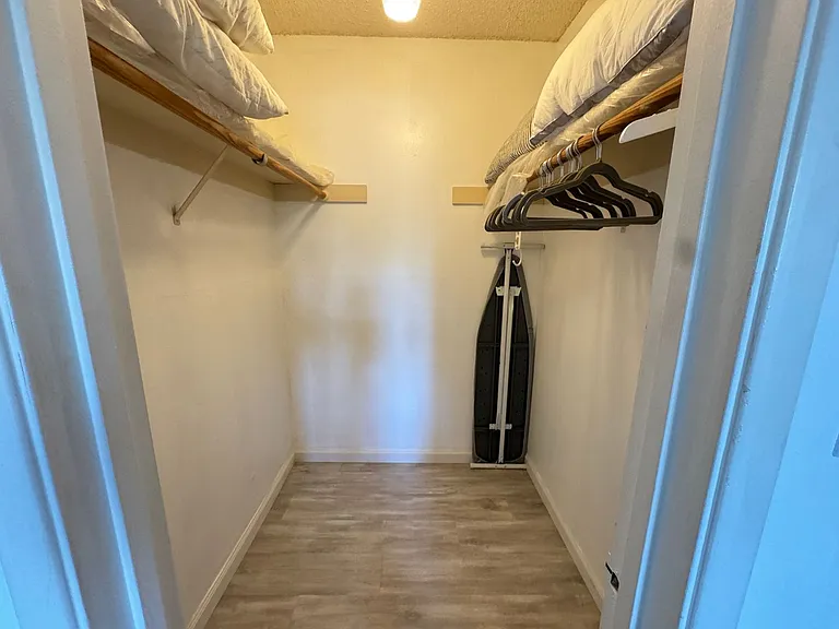 100 Kinross Dr #9 — Photo 5