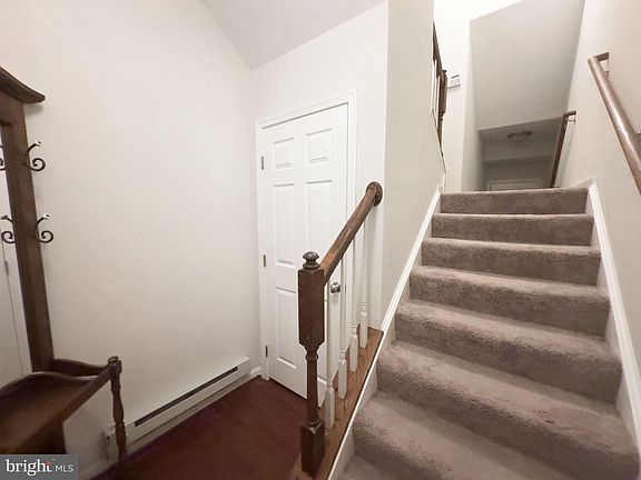 3rd image of 2591 Eastbourne Dr
