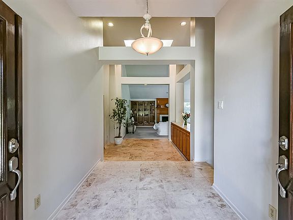 22x9 Entry - Come inside! There's plenty of room and a hall closet just around the corner for your purse or coat.