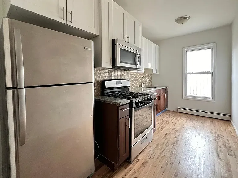 11 Rose Ave #2B — Photo 3
