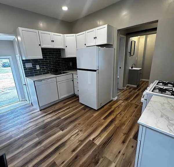1440 E Division St — Photo 1
