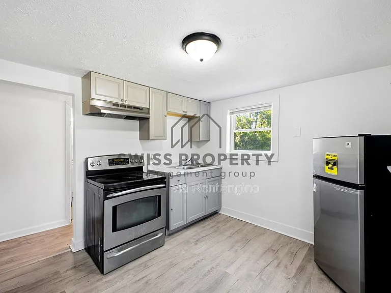 486 Hanley St #A — Photo 8