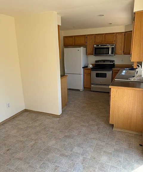 18325 SE 261st Ct — Photo 24