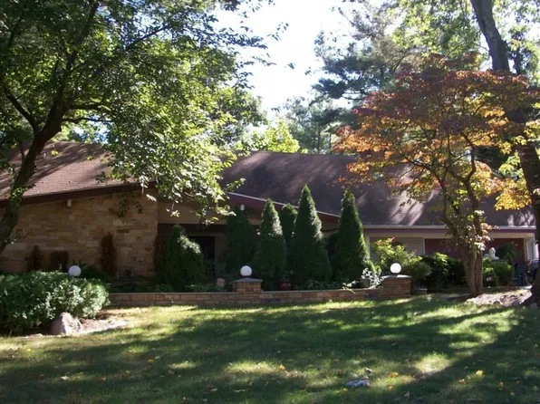 49 Winterberry Ln, Willingboro, NJ 08046