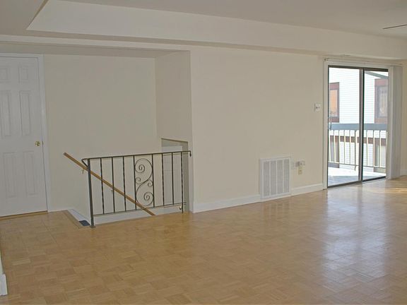 3rd image of 17 Newport Ct #245