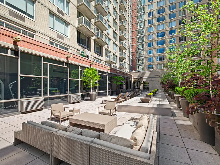 2373 Broadway #1025 — Photo 11