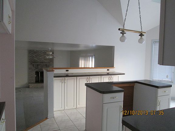 5th image of 23051 Eastbrook Dr