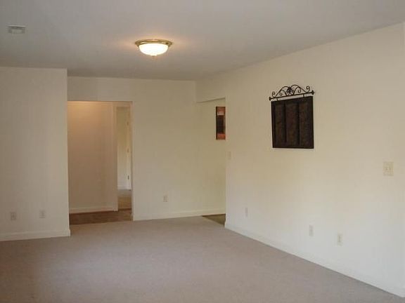 4th image of 3200 Four Seasons Blvd