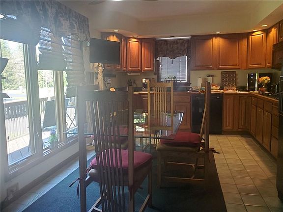 4th image of 49 Colby St