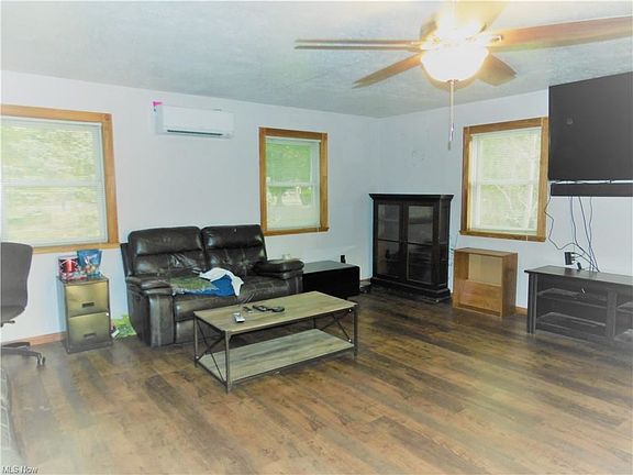 4th image of 4904 Hawley Dr