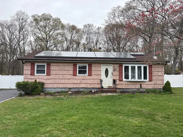 21 Nord Park Blvd, Middle Island, NY 11953