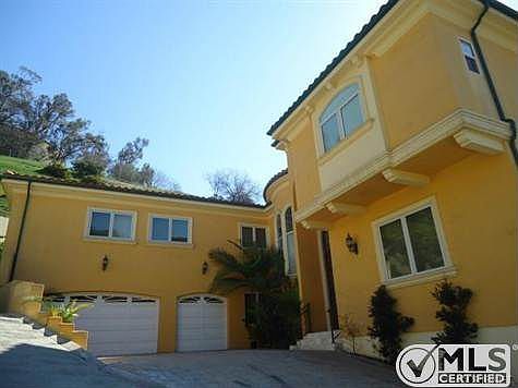 2nd image of 3007 N Beverly Glen Cir