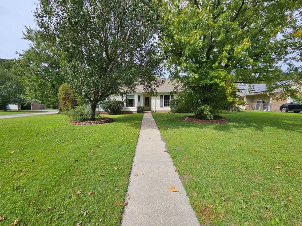 218 Foxwood Ct, Jacksonville, NC 28540