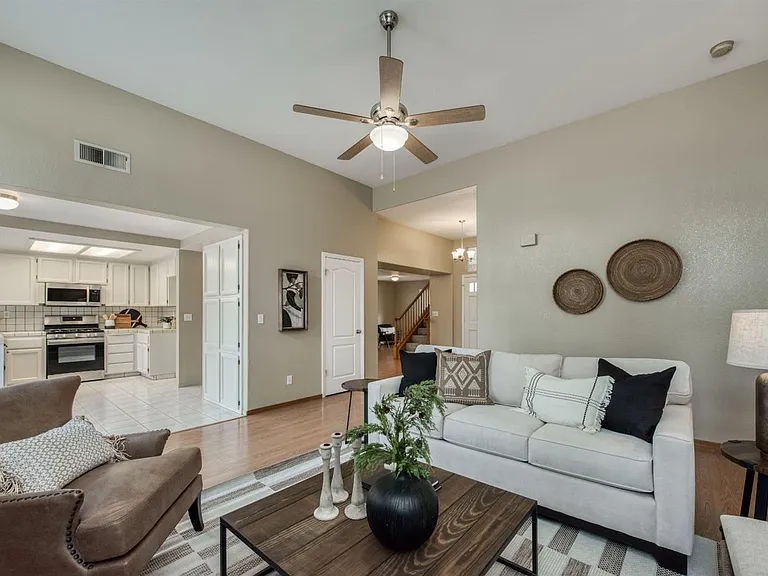 2559 E Dennis Ave — Photo 5