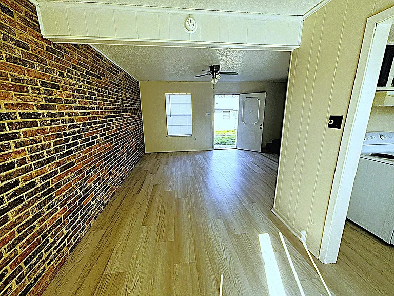 402 S 2nd St #B — Photo 5