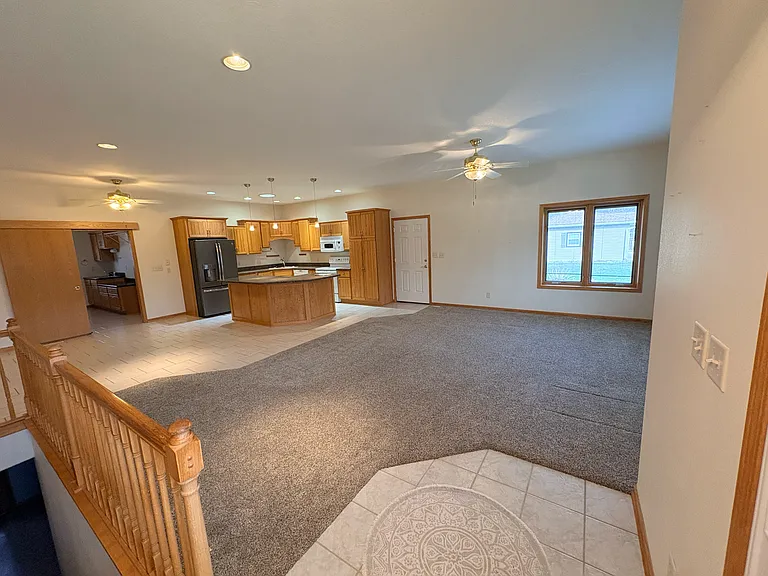 924 Elmridge Dr — Photo 3
