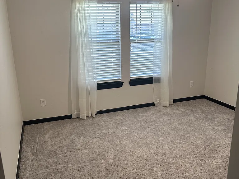 2229 Roca Dr — Photo 32