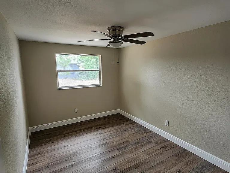 1709 Coppertree Dr — Photo 12