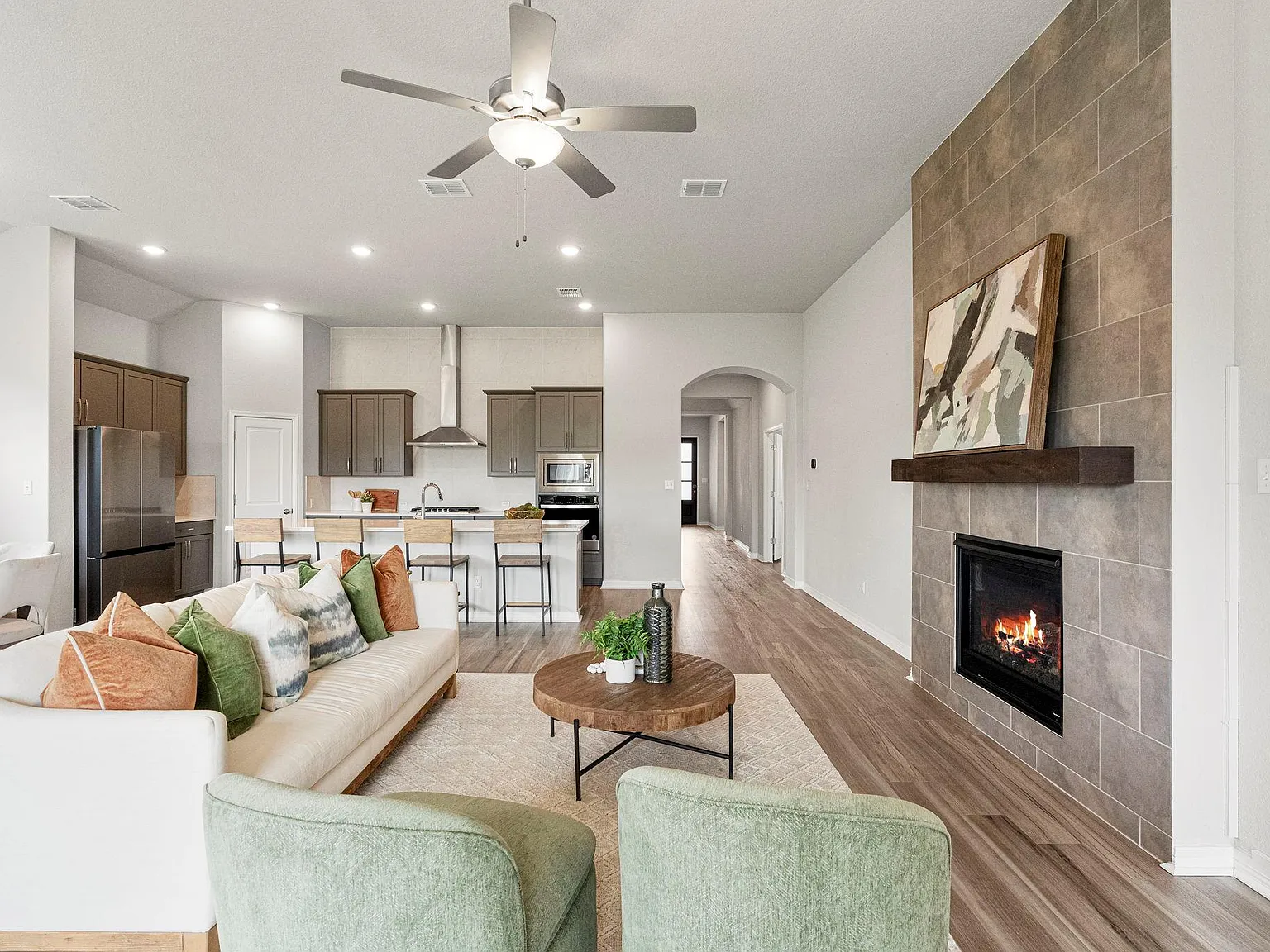 5 bed, 3.0 bath, 2356 sqft, $2,650 — Photo 3