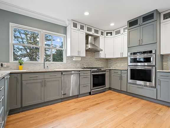 2nd image of 316 Grove Ave