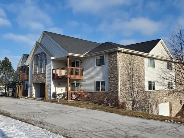 652 Westfield Way, Pewaukee, WI 53072