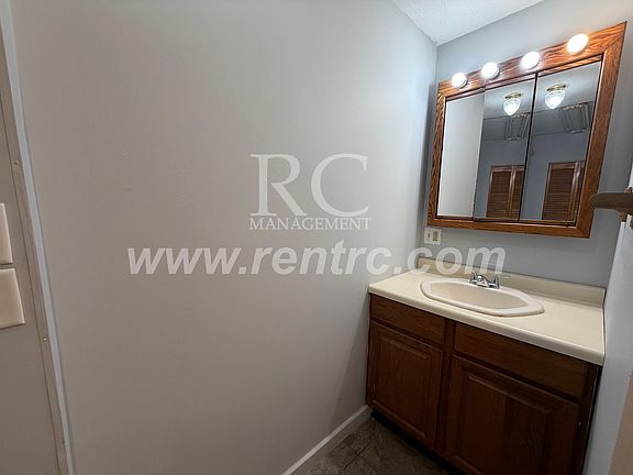 5th image of 1323 N Grant St