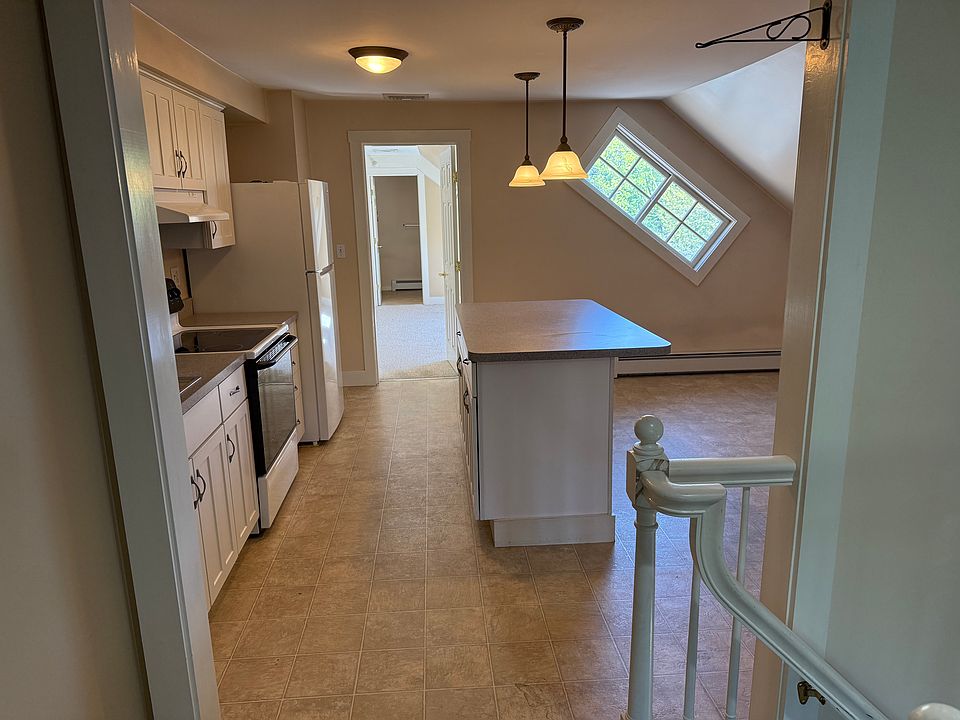 2nd image of 109 Washington St APT 3