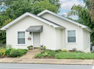 332 Mulberry St SW, Lenoir, NC 28645