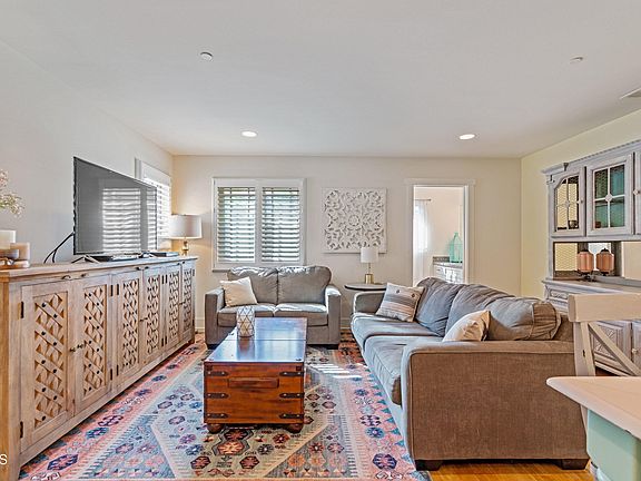 5th image of 4025 La Crescenta Ave
