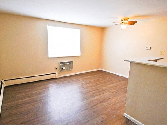 4th image of 2075 S Josephine St #2721252